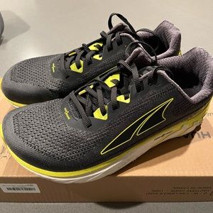Altra Torin 4 Plush Men’s Size 9 Gray Yellow Trail Running Shoes